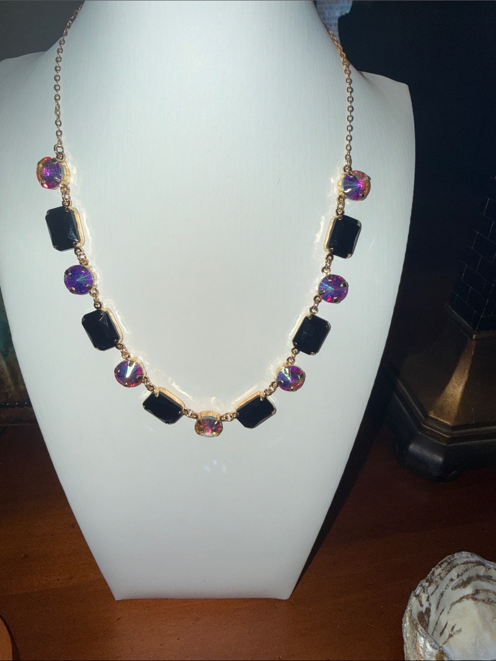 Elegant Black and Iridescent Stone Necklace - Women Jewelry